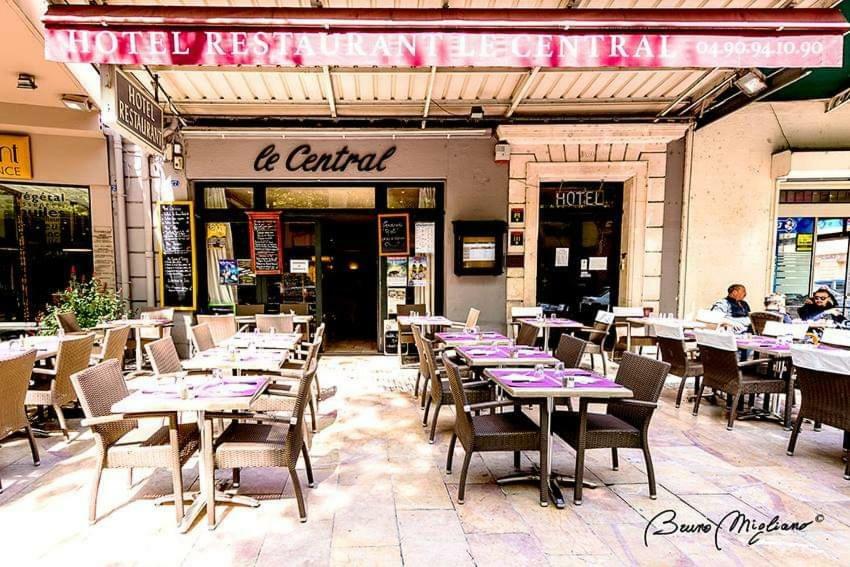 Hotel Restaurant Le Central Châteaurenard Eksteriør bilde